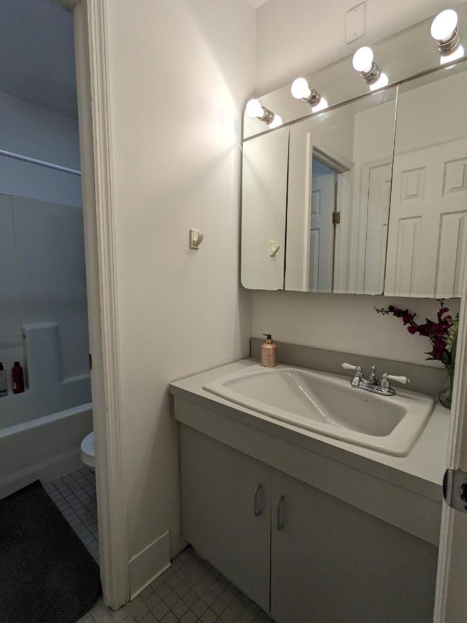 Cozy At Great Townhouse In Williamsburg Habitación en casa particular