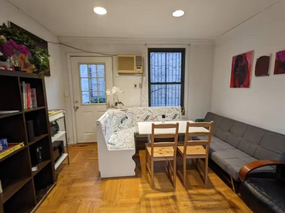 Cozy At Great Townhouse In Williamsburg Habitación en casa particular Nueva York